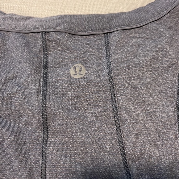 lululemon cropped grey tank size 10 - Picture 3 of 3